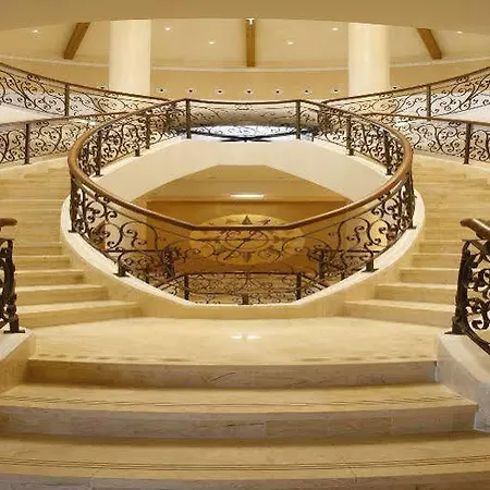 Cascade Hotel 5*